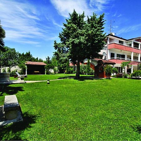 2 Bedroom Beautiful Apartment In Savudrija Kültér fotó