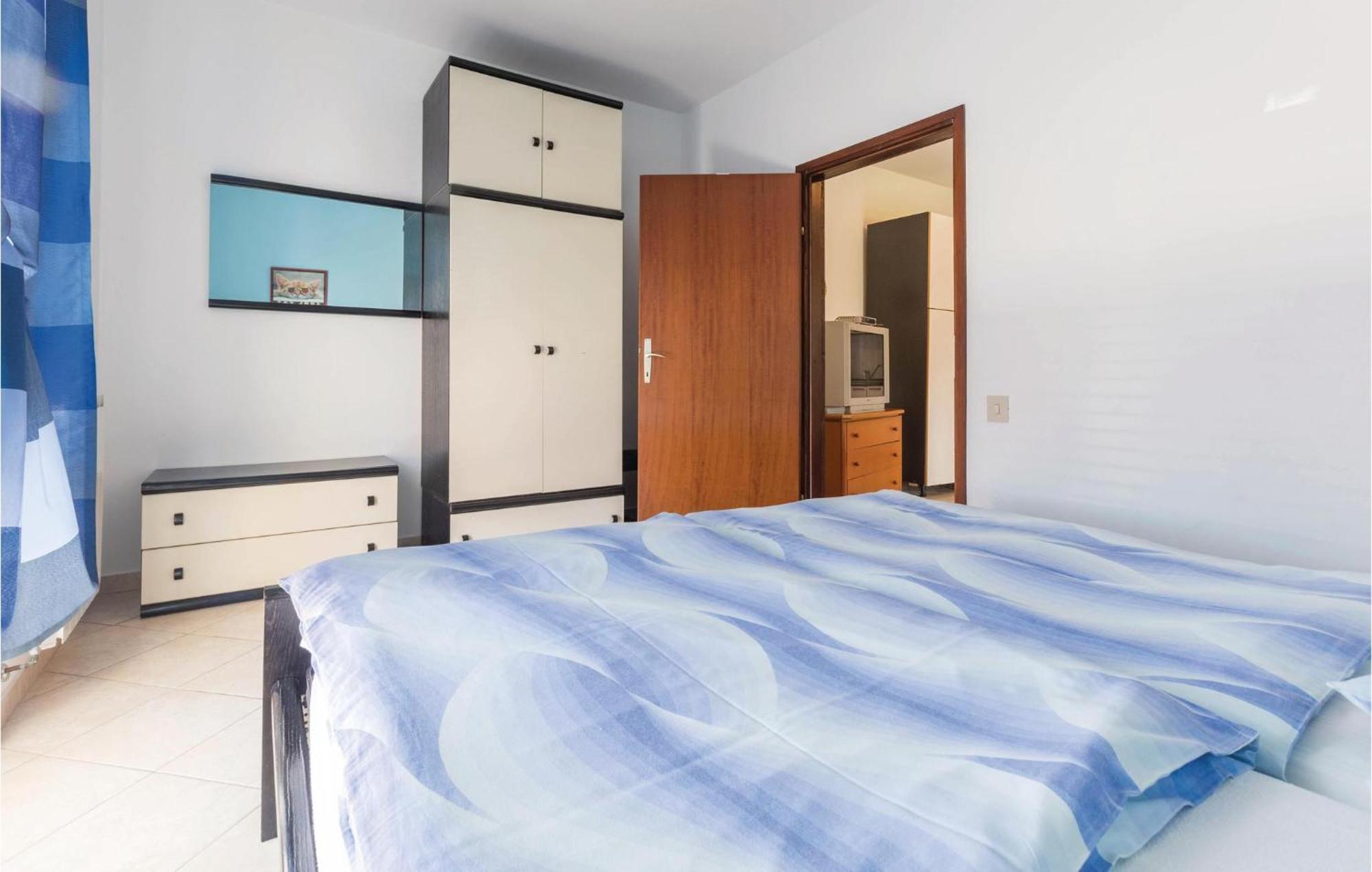 2 Bedroom Beautiful Apartment In Savudrija Kültér fotó