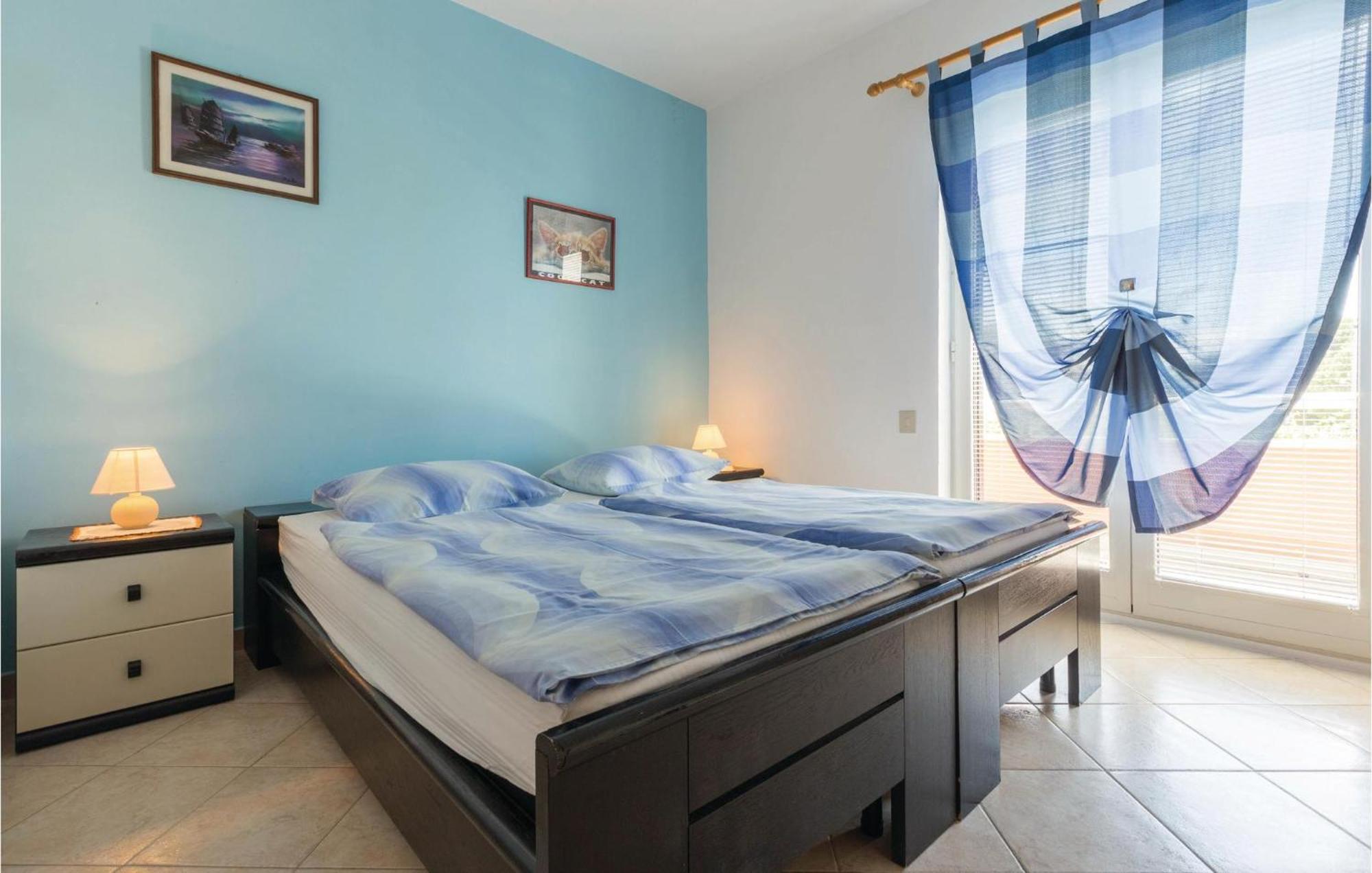 2 Bedroom Beautiful Apartment In Savudrija Kültér fotó