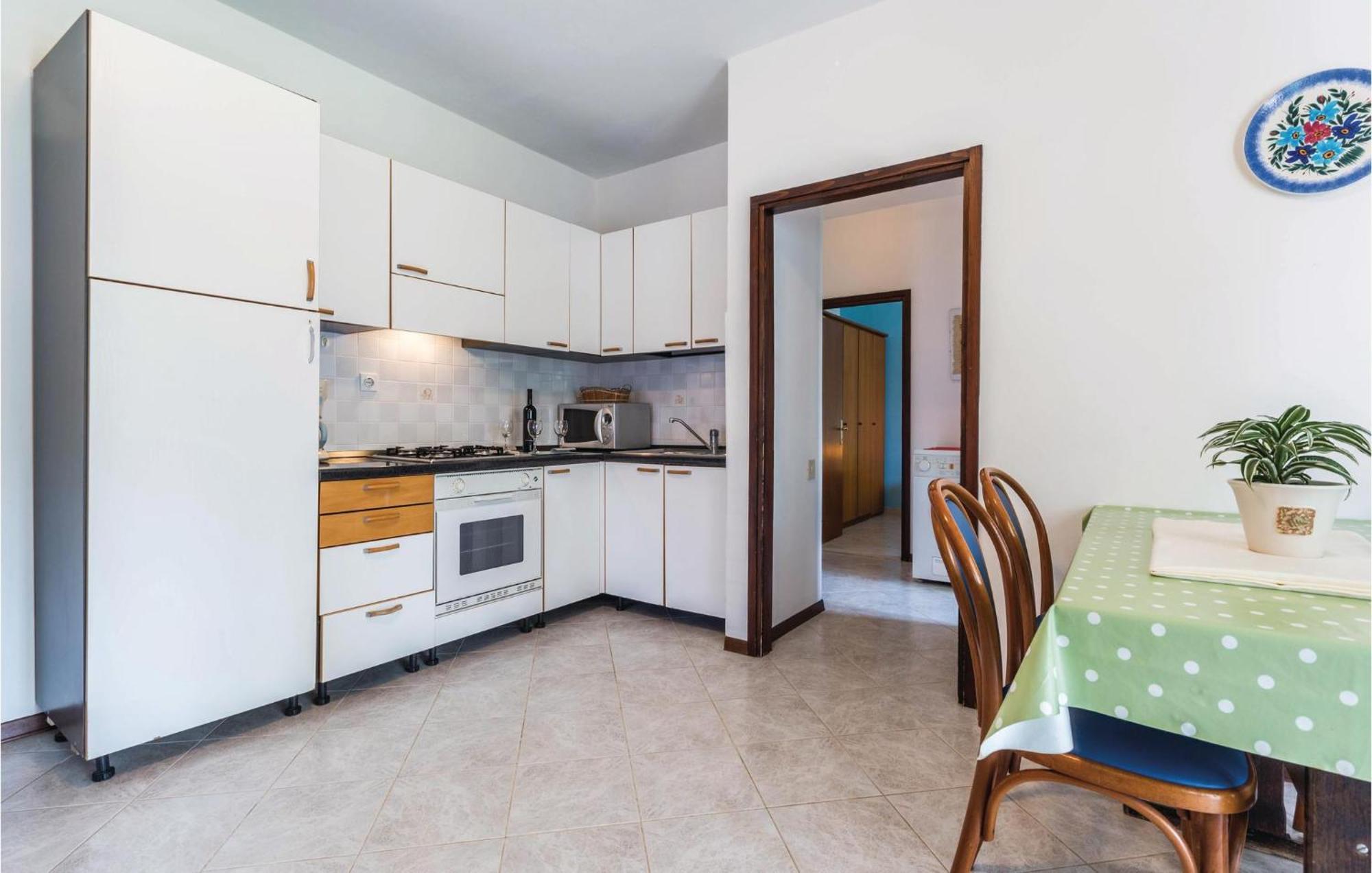 2 Bedroom Beautiful Apartment In Savudrija Kültér fotó