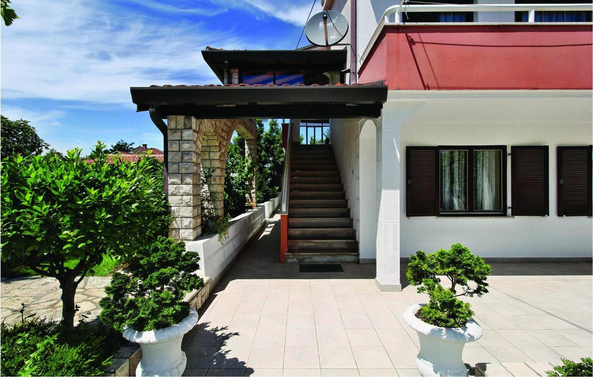 2 Bedroom Beautiful Apartment In Savudrija Kültér fotó