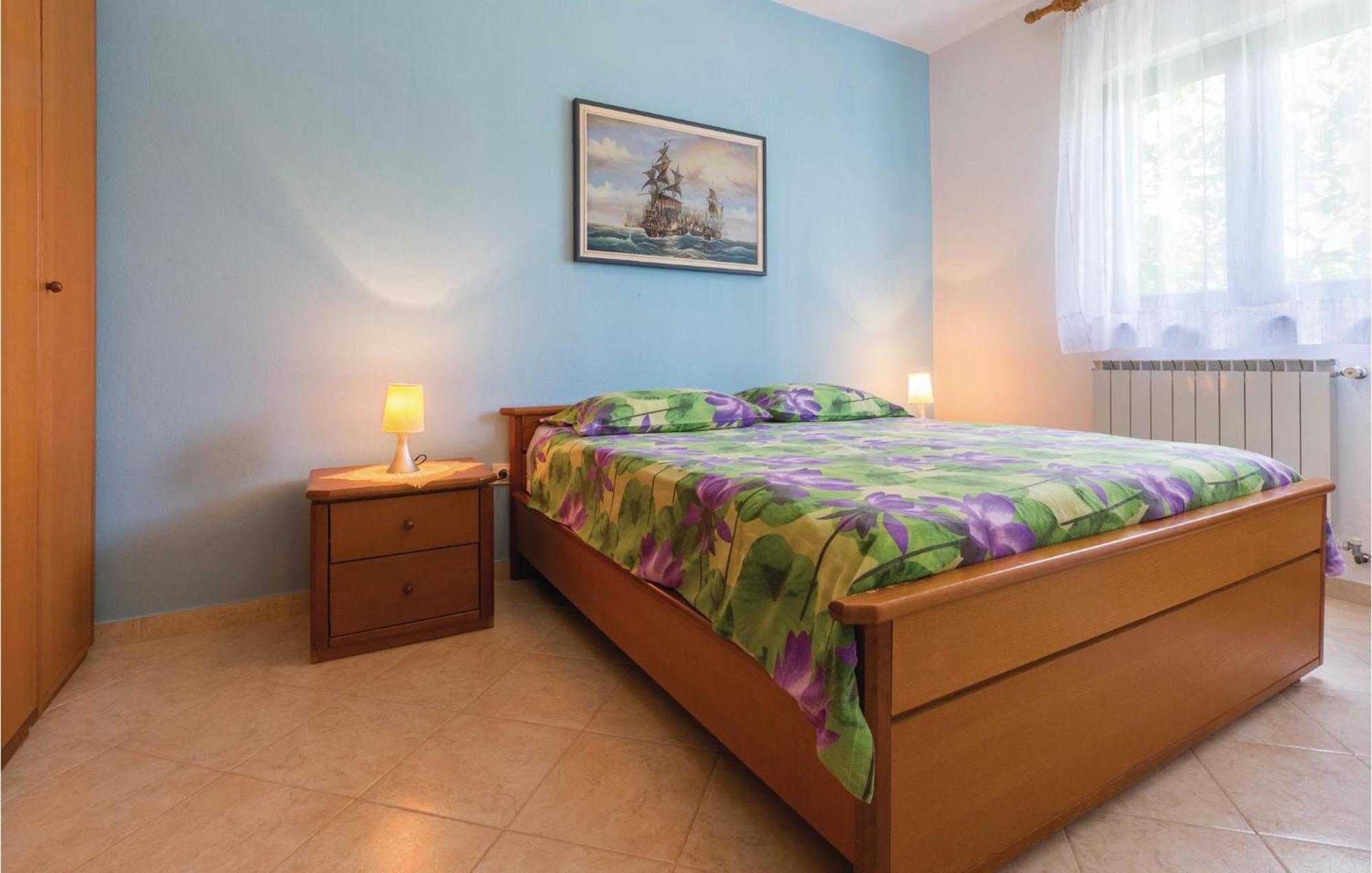 2 Bedroom Beautiful Apartment In Savudrija Kültér fotó